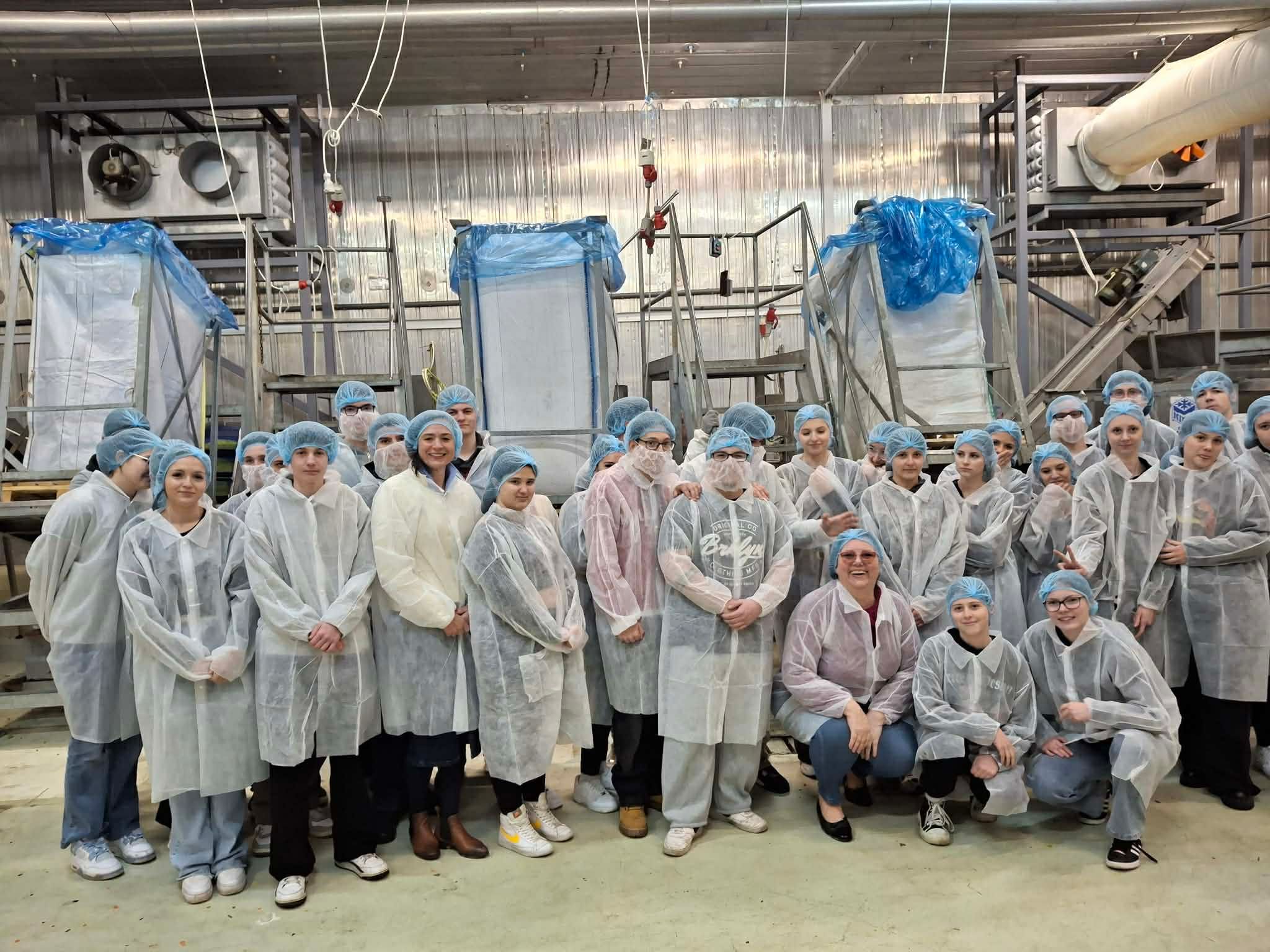 Üzemlátogatáson jártak a Kereskedelmi diákjai az albertirsai Mirelite-nél