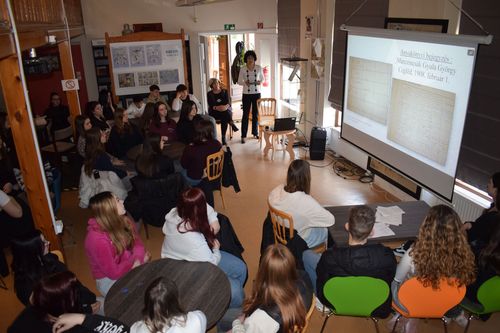 Rendhagyó turizmusóra a városi könyvtárban