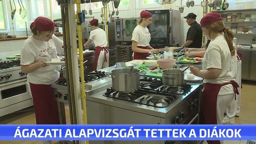 Ágazati alapvizsgát tettek az Ungváry Iskola turisztika szakán tanuló 10. osztályos diákok. 